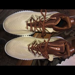 Men’s tennis shoes BRAND NEW!